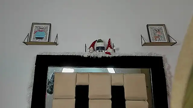 emycarver09 online show from February 1, 11:30 am