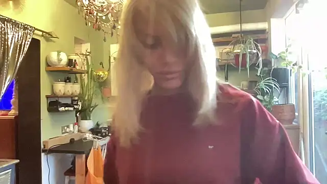 Snapshot of xl_uk_top_trans chatting on February 16, 8:46 am xl uk top trans online show from February 16, 8:46 am