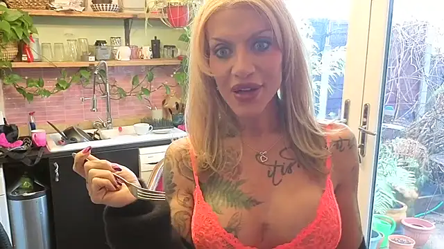 Snapshot of xl_uk_top_trans chatting on February 19, 2:14 pm xl uk top trans online show from February 19, 2:14 pm