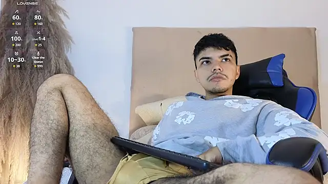 Snapshot of Snowlann chatting on November 28, 12:27 pm Snowlann online show from November 28, 12:27 pm