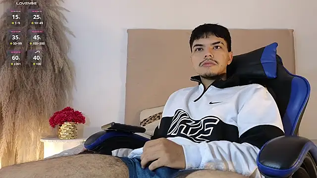 Snapshot of Snowlann chatting on November 21, 12:59 pm Snowlann online show from November 21, 12:59 pm