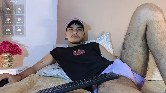 Snapshot of Snowlann chatting on November 12, 11:25 am Snowlann online show from November 12, 11:25 am