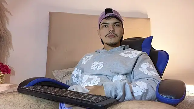 Snapshot of Snowlann chatting on November 5, 2:14 am Snowlann online show from November 5, 2:14 am