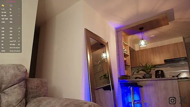 Snapshot of ThiagoHunk chatting on September 10, 2:32 am ThiagoHunk online show from September 10, 2:32 am