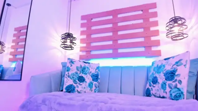 ArianaSantana online show from September 29, 1:39 pm