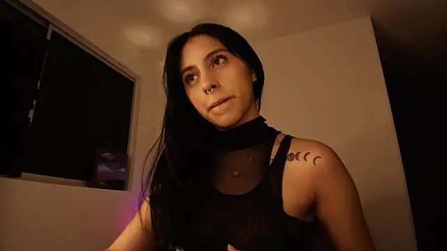 Snapshot of violethun_ chatting on October 1, 3:33 am violethun online show from October 1, 3:33 am