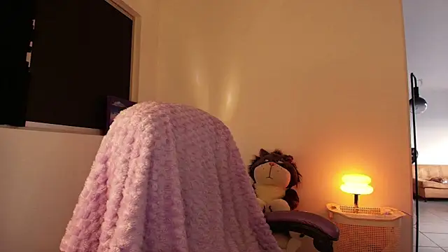 Snapshot of violethun_ chatting on October 19, 10:51 am violethun online show from October 19, 10:51 am