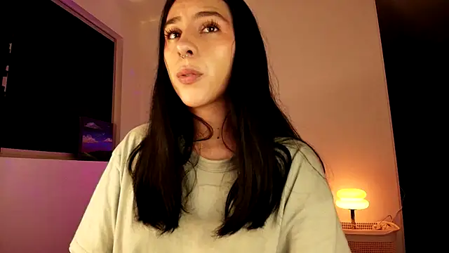 Snapshot of violethun_ chatting on October 16, 4:10 am violethun online show from October 16, 4:10 am
