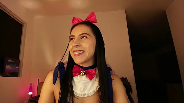 Snapshot of violethun_ chatting on October 7, 4:35 am violethun online show from October 7, 4:35 am