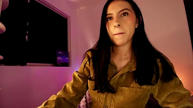 Snapshot of violethun_ chatting on October 15, 4:00 am violethun online show from October 15, 4:00 am