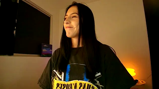 Snapshot of violethun_ chatting on December 15, 4:51 am violethun online show from December 15, 4:51 am