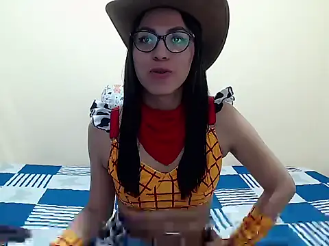 Snapshot of missblu chatting on December 3, 5:45 pm missblu online show from December 3, 5:45 pm