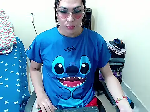 Snapshot of missblu chatting on November 3, 8:12 pm missblu online show from November 3, 8:12 pm