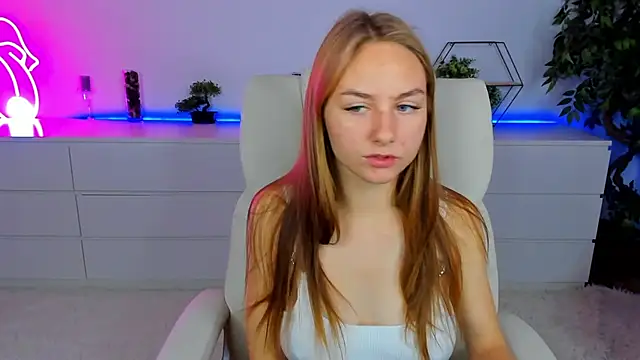 MilaAddams online show from October 17, 5:33 am