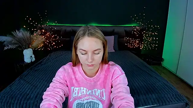 MilaAddams online show from December 3, 6:36 am
