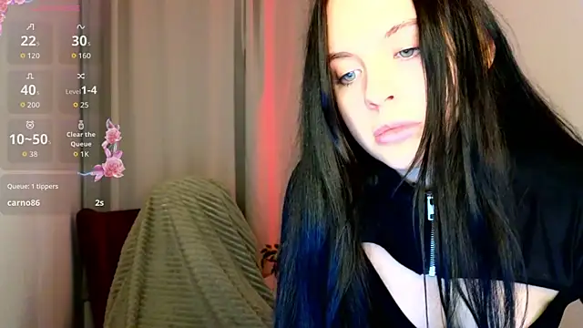 Snapshot of HolyAngell chatting on October 13, 9:49 pm HolyAngell online show from October 13, 9:49 pm