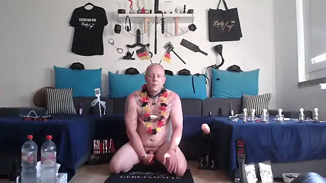 Snapshot of Sklave-Sille chatting on June 19, 5:08 pm Sklave-Sille online show from June 19, 5:08 pm