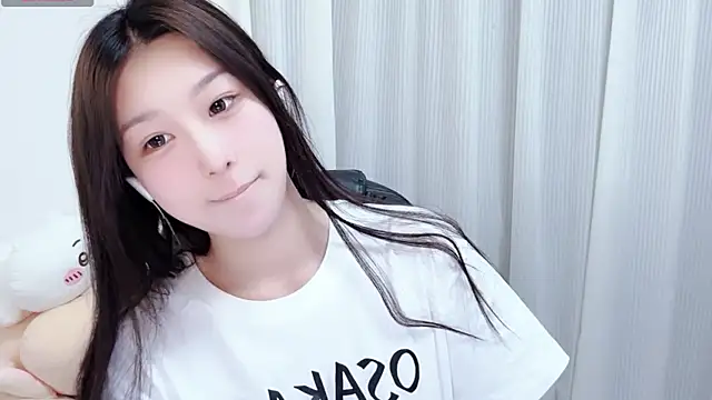 Snapshot of Winnie666- chatting on December 15, 5:19 pm Winnie666- online show from December 15, 5:19 pm