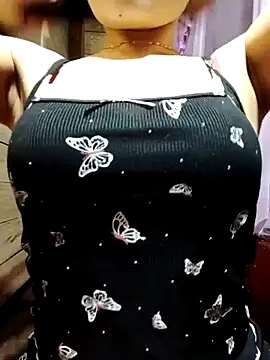 Snapshot of LucyyLy chatting on November 7, 11:30 pm LucyyLy online show from November 7, 11:30 pm