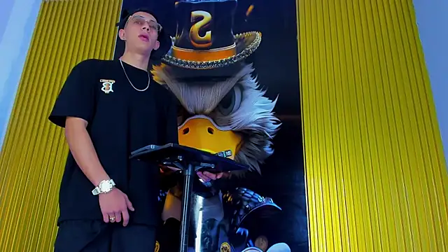 Snapshot of Dante_Brown1_ chatting on November 13, 9:08 pm Dante Brown1 online show from November 13, 9:08 pm