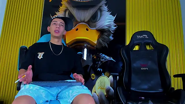 Snapshot of Dante_Brown1_ chatting on November 21, 9:14 pm Dante Brown1 online show from November 21, 9:14 pm