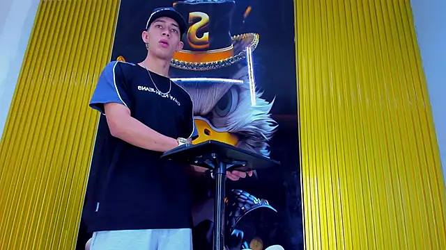 Snapshot of Dante_Brown1_ chatting on November 19, 8:42 pm Dante Brown1 online show from November 19, 8:42 pm