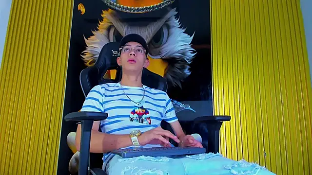 Snapshot of Dante_Brown1_ chatting on November 20, 8:31 pm Dante Brown1 online show from November 20, 8:31 pm