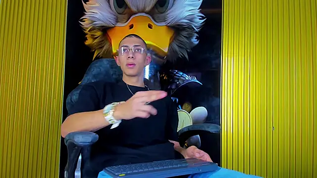 Snapshot of Dante_Brown1_ chatting on November 24, 10:32 pm Dante Brown1 online show from November 24, 10:32 pm