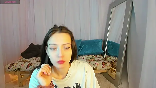 Snapshot of Belle_Wa1ker chatting on November 30, 1:06 am Belle Wa1ker online show from November 30, 1:06 am