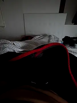 Snapshot of Yazaza1999 chatting on December 15, 8:47 pm Yazaza1999 online show from December 15, 8:47 pm