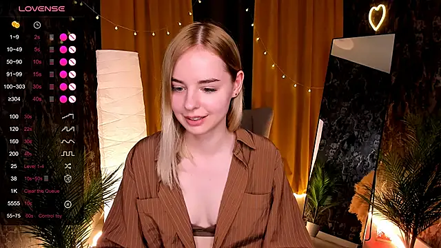 LillianShine online show from April 26, 7:49 am