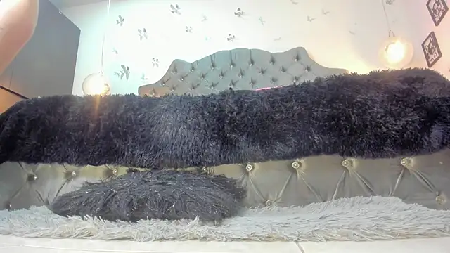 i Carolinee online show from January 7, 2:00 pm