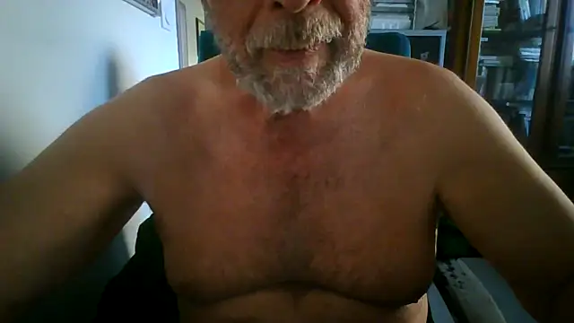 Snapshot of hpp66 chatting on May 2, 7:57 am hpp66 online show from May 2, 7:57 am