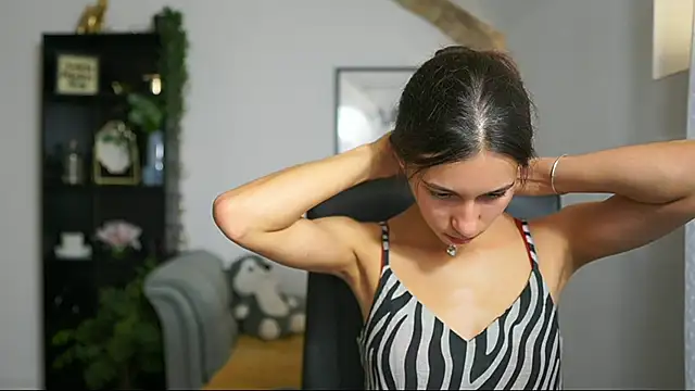 Snapshot of oliviiia__cruz chatting on October 8, 8:05 am oliviiia cruz online show from October 8, 8:05 am