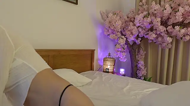 Bubblegumdream13 online show from April 22, 2:18 am