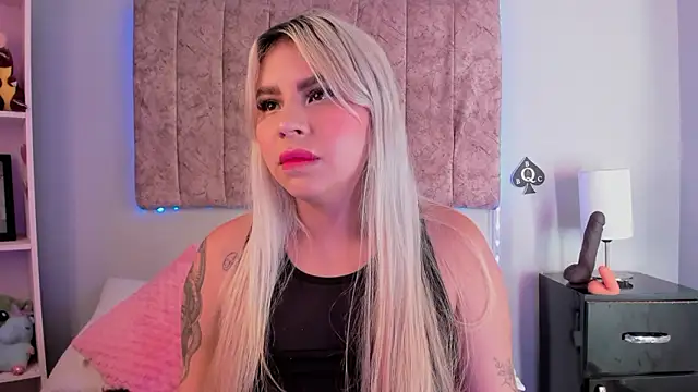 Snapshot of naomi_sanz chatting on February 19, 7:49 am naomi sanz online show from February 19, 7:49 am