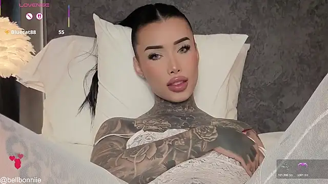 belllbonniie online show from March 31, 8:00 pm