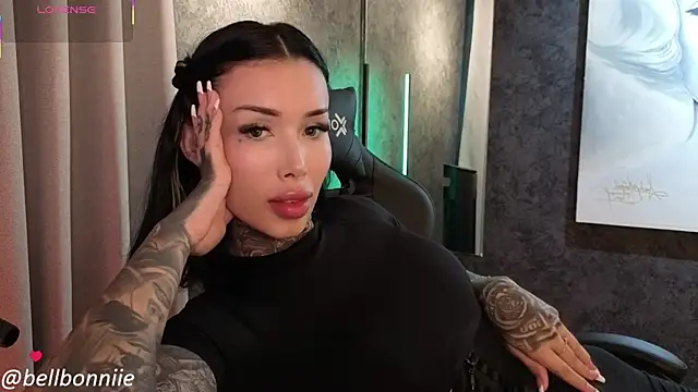 belllbonniie online show from November 6, 6:01 pm