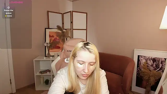 Milana Key online show from December 15, 9:04 am