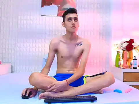 LuigiMarchetti online show from November 4, 7:39 pm