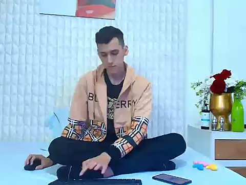 LuigiMarchetti online show from October 20, 7:47 pm