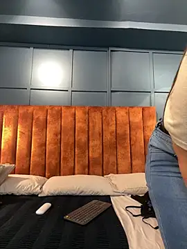 Tayler Kim online show from February 25, 6:41 pm