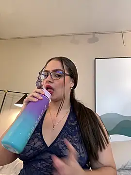 Tayler Kim online show from February 21, 6:43 pm