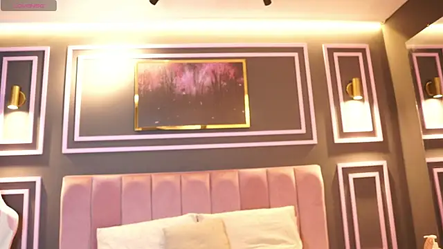 Tayler Kim online show from November 9, 4:22 pm