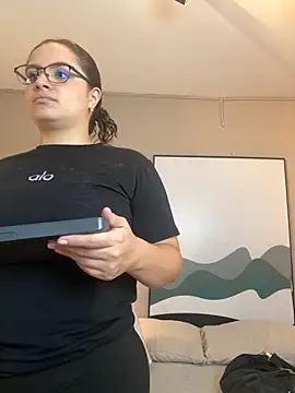 Tayler Kim online show from November 29, 6:52 pm