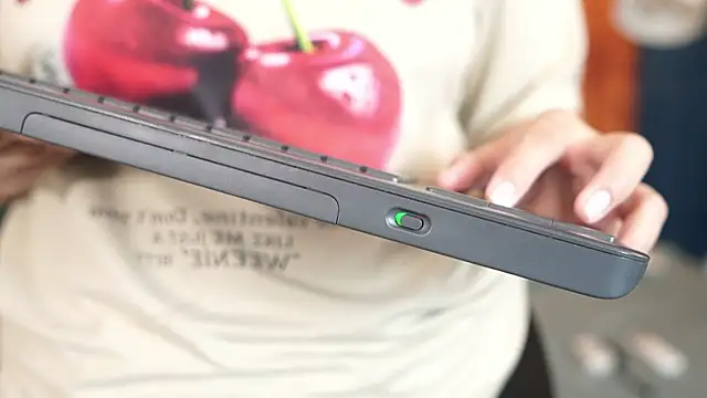 Tayler Kim online show from November 28, 4:18 pm