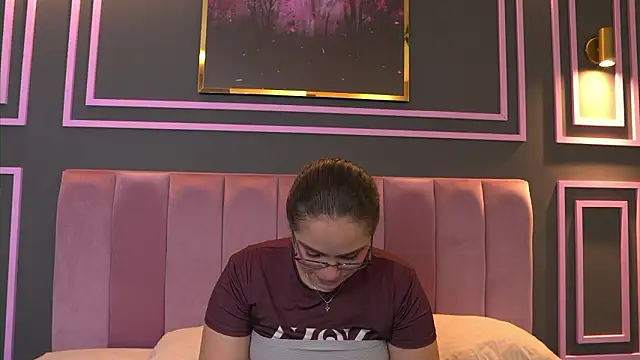 Tayler Kim online show from March 15, 4:36 pm