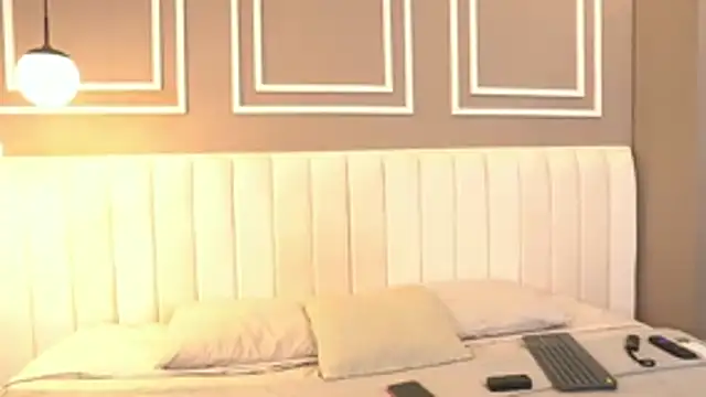 Tayler Kim online show from April 12, 6:22 pm