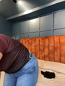 Tayler Kim online show from March 24, 4:40 pm