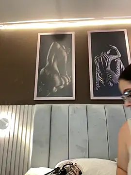 Tayler Kim online show from December 15, 6:36 pm